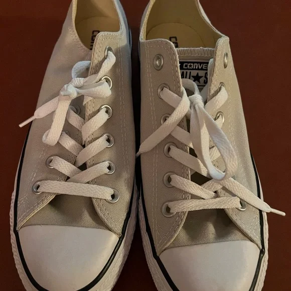 EUC Women’s Converse Off-White Canvas Sneakers, 10 - Picture 7 of 9